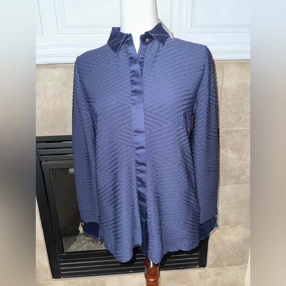 Chico’s Women's Button Up Shirt Textured Knit Long Sleeve Navy 0- Small NWT